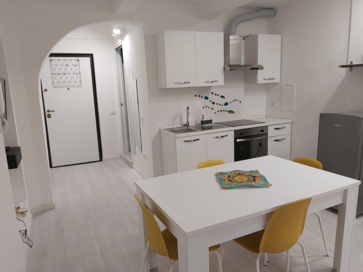 Holiday House Fieravecchia Salerno Exterior foto